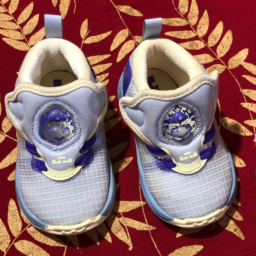 Nike Sneakers LeBron 19 TD Easter